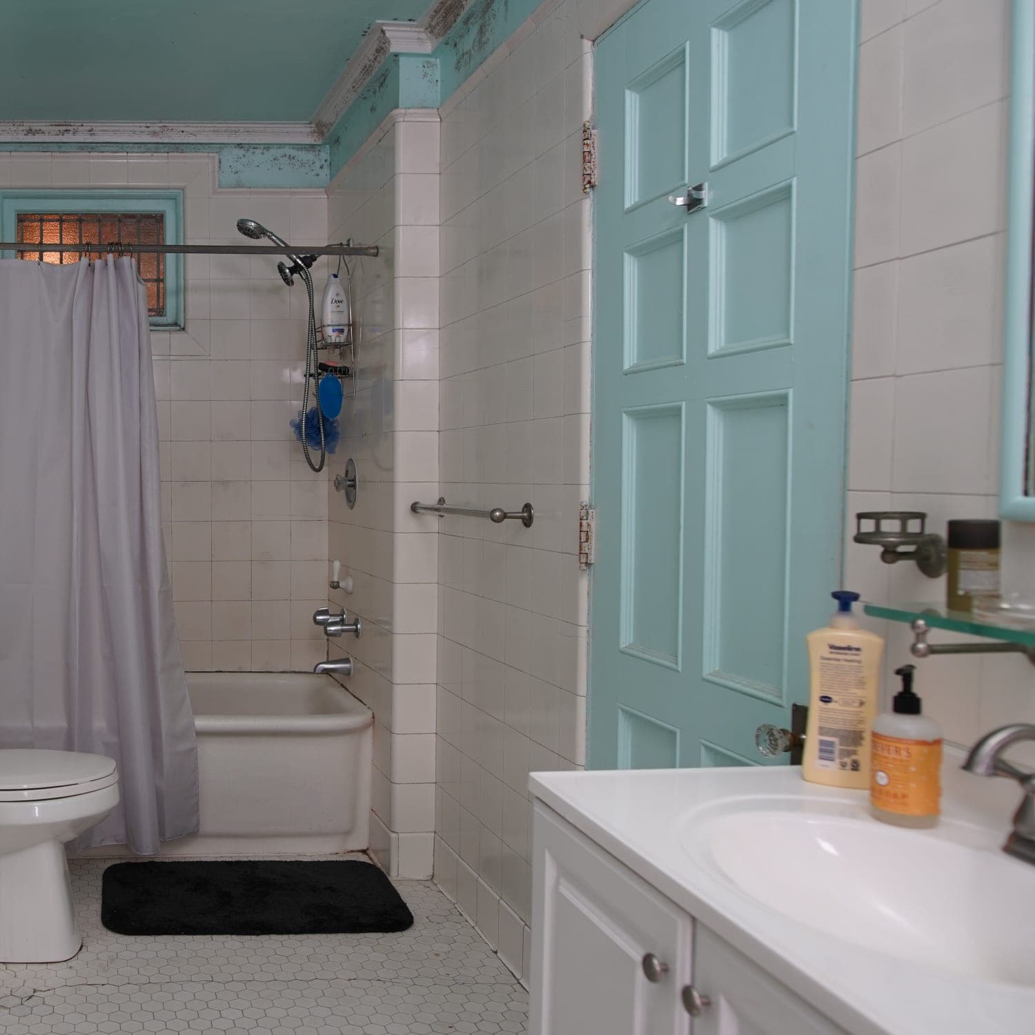 Bath 1 — Stained tub, failing caulk